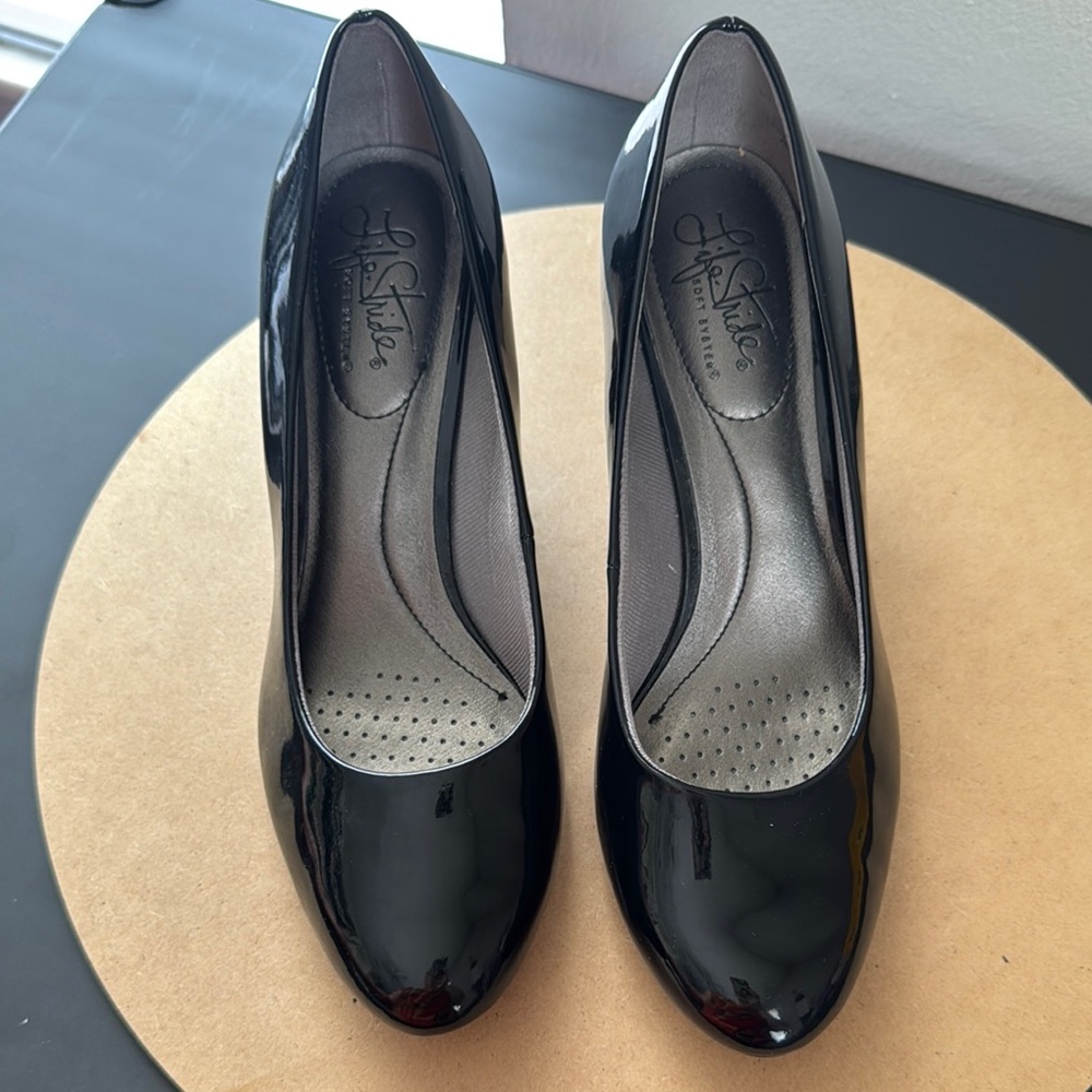Women's Black Pumps